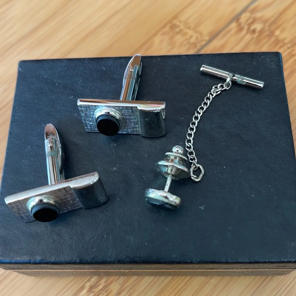 Sarah Coventry Inc Mens Onyx Cuff Link and Bar Set Lord Coventry